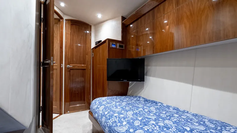 Slide: The Image of Viking 62 Enclosed Bridge 2017 - 6017012