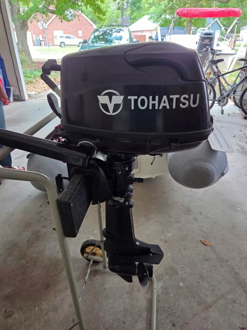 Slide: The Image of 2008 Hunter 38 - Engine Outboard Engine - 6031384