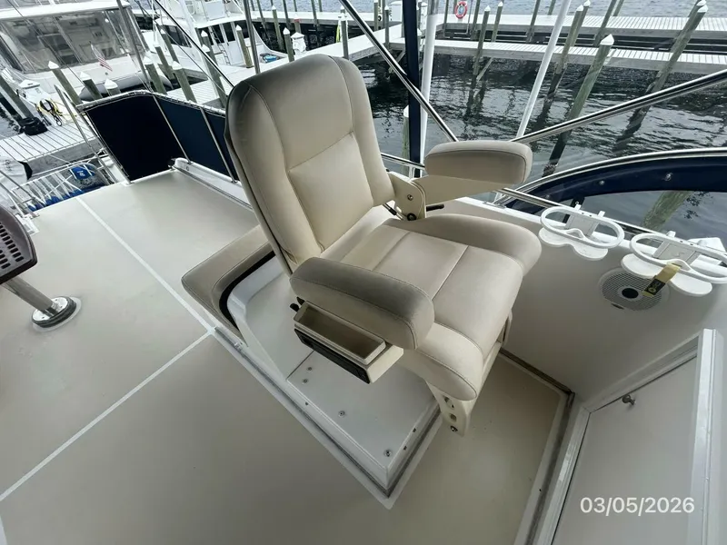 Slide: The Image of 42' Grand Banks mate seat - 5973548