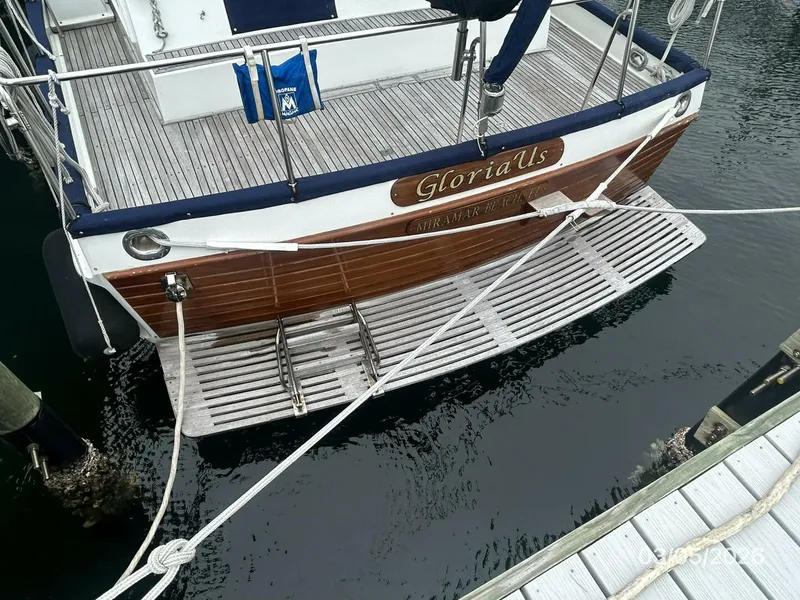 Slide: The Image of 42' Grand Banks swimplatform - 5973622