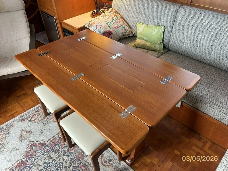 Slide: The Image of 42' Grand Banks salon table2 - 5973604