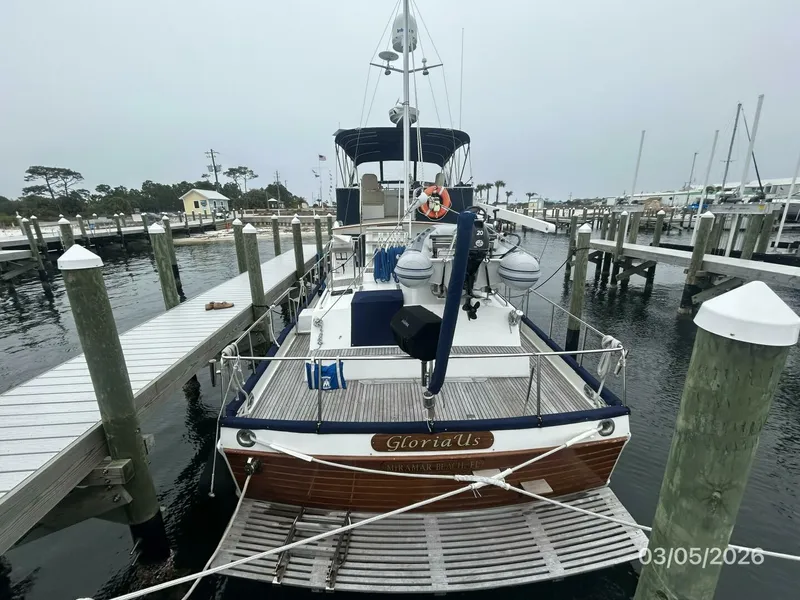 Slide: The Image of 42' Grand Banks aft profile - 5973532