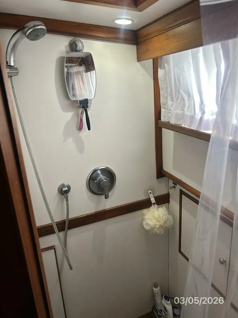Slide: The Image of 42' Grand Banks master stateroom shower - 5973587
