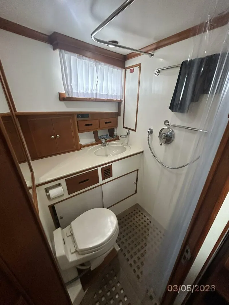 Slide: The Image of 42' Grand Banks guest stateroom head - 5973571