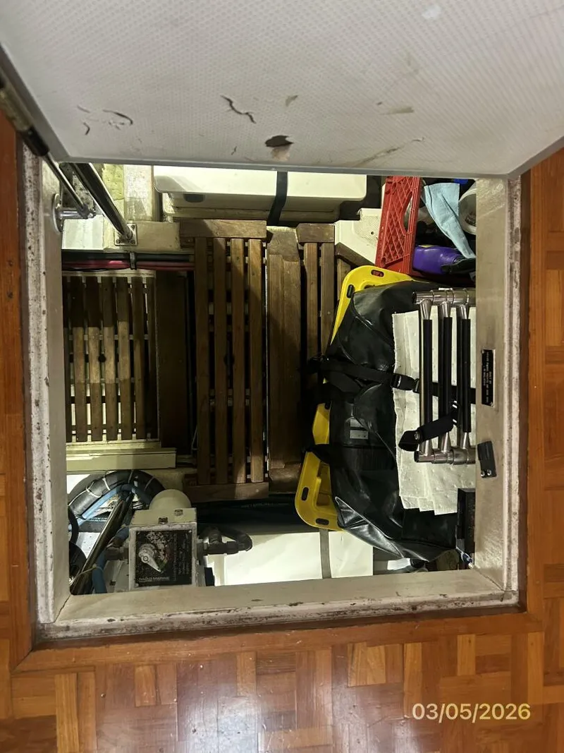 Slide: The Image of 42' Grand Banks engine room access3 - 5973543