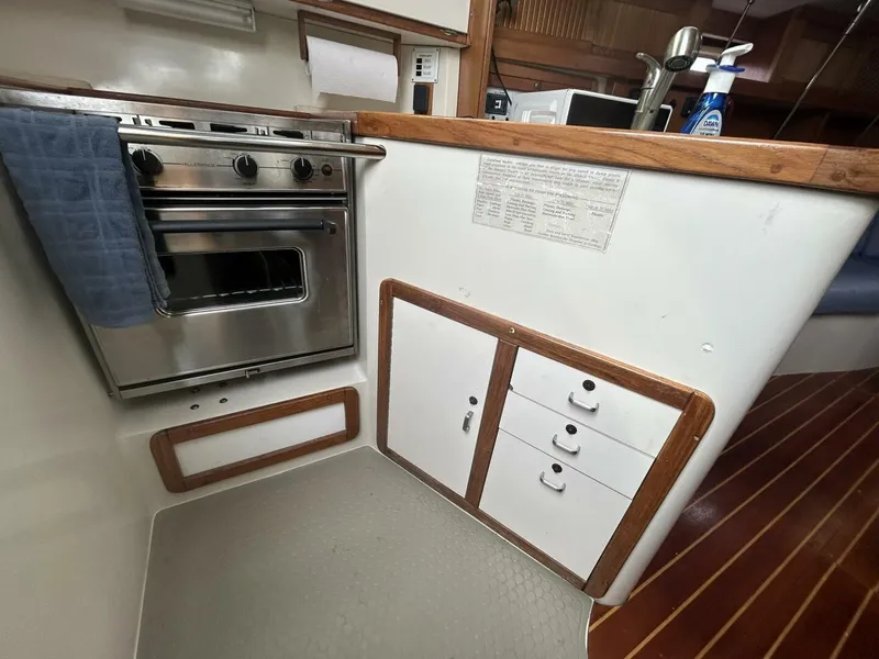 Slide: The Image of 1995 Catalina 320 Study Hull - 5974369