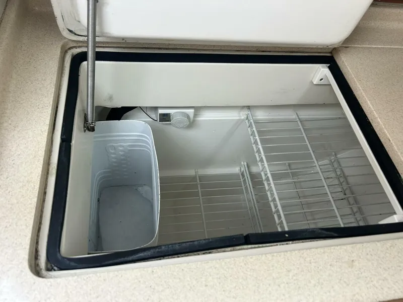 Slide: The Image of 1995 Catalina 320 Study Hull - 5974387