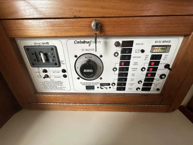 Slide: The Image of 1995 Catalina 320 Study Hull - 5974368