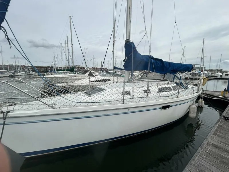 Slide: The Image of 1995 Catalina 320 Study Hull - 5974406