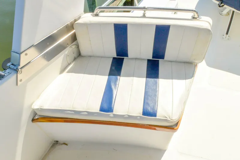 Slide: The Image of flybridge starboard seating - 5983475