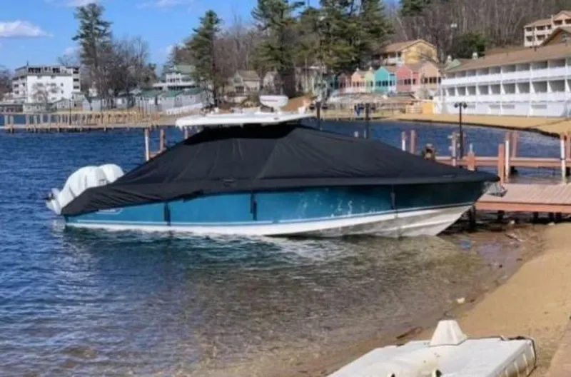 Slide: The Image of Boston Whaler 33 2018 - 5975309