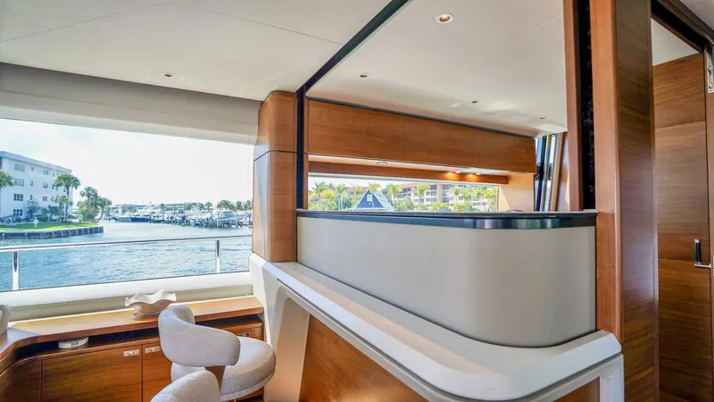 Slide: The Image of Princess Y85 2021 - 5981610