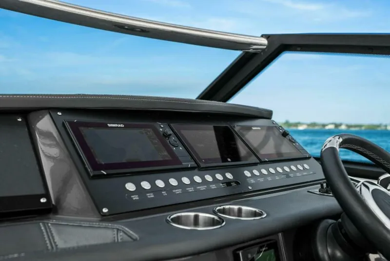 Slide: The Image of 2023 Monterey 385 SS - Helm - 5975328