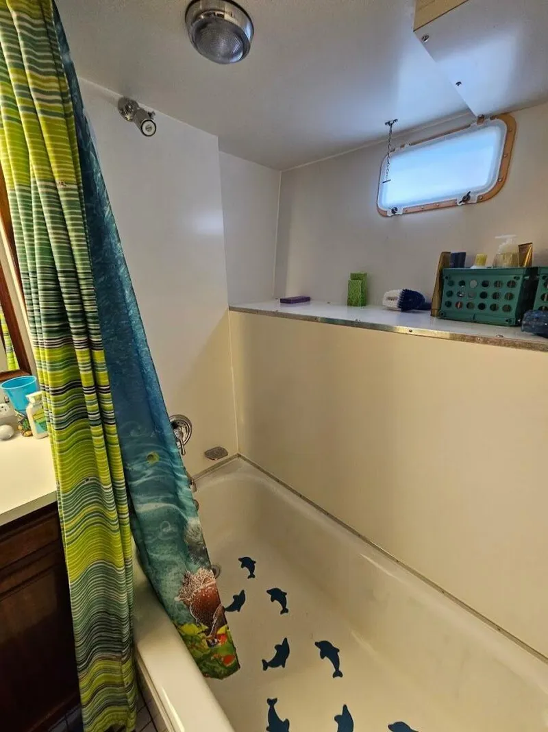 Slide: The Image of Hatteras 58 LRC 1975 - 5976312