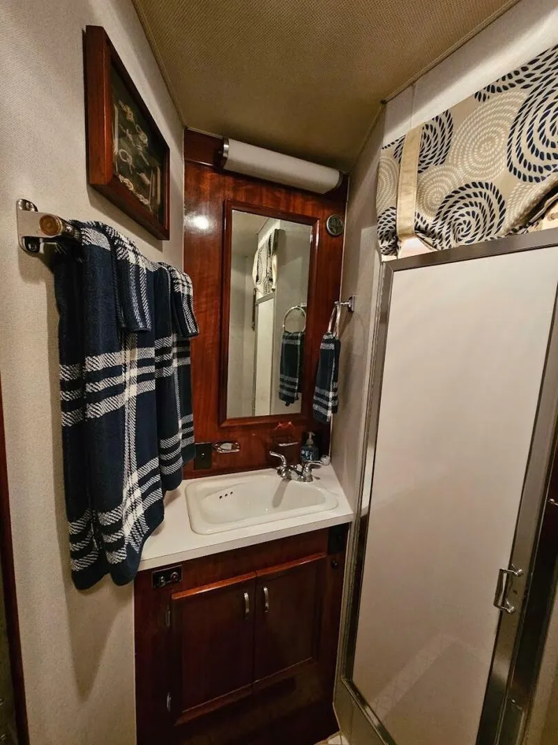 Slide: The Image of Hatteras 58 LRC 1975 - 5976317