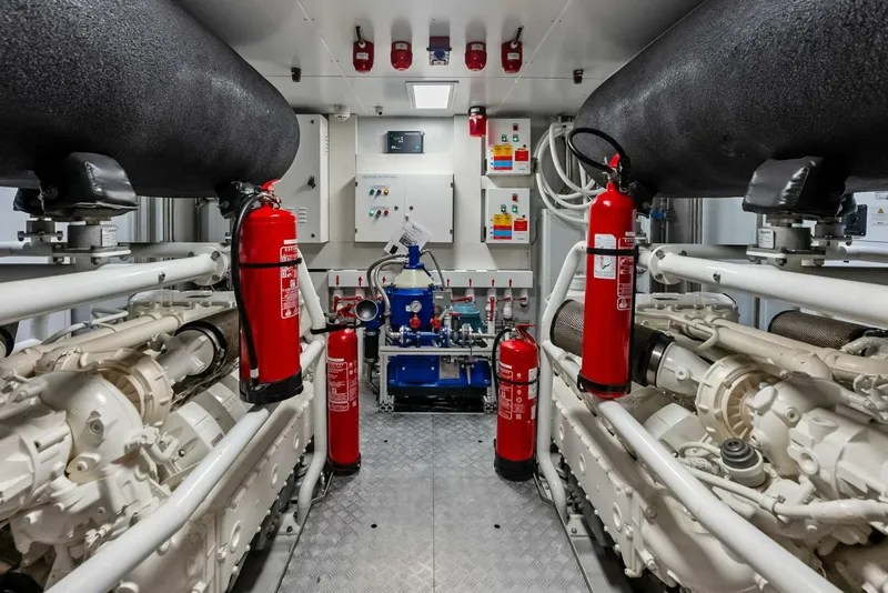 Slide: The Image of Custom 33 Navetta 2023 - 5984891