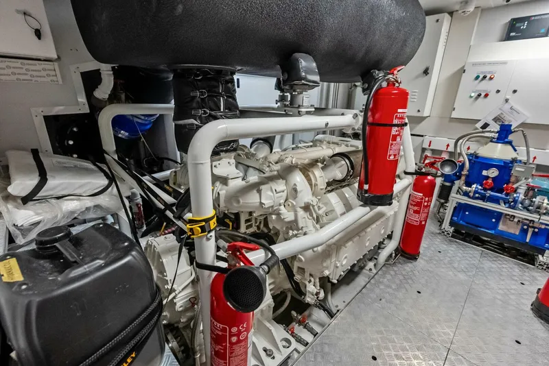 Slide: The Image of Custom 33 Navetta 2023 - 5984892