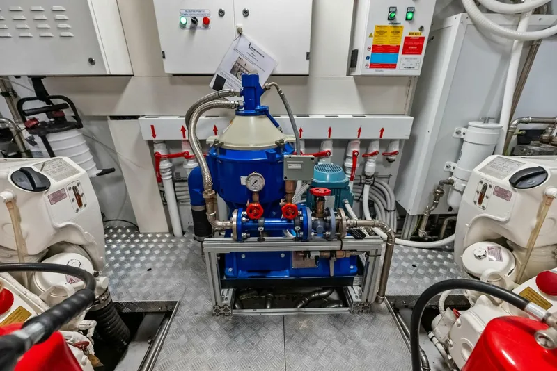 Slide: The Image of Custom 33 Navetta 2023 - 5984894