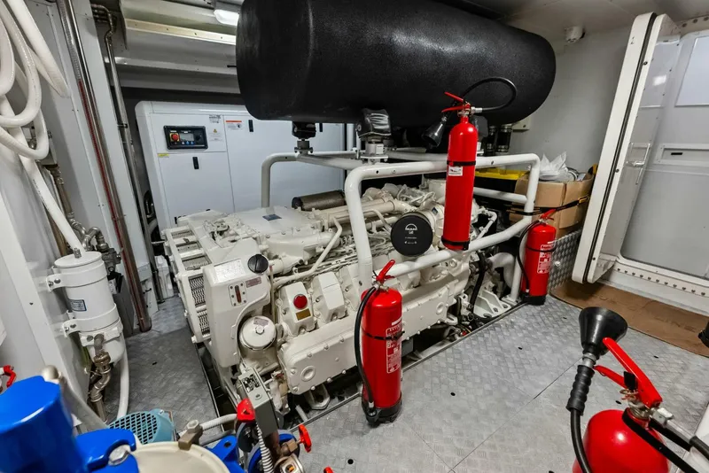 Slide: The Image of Custom 33 Navetta 2023 - 5984897