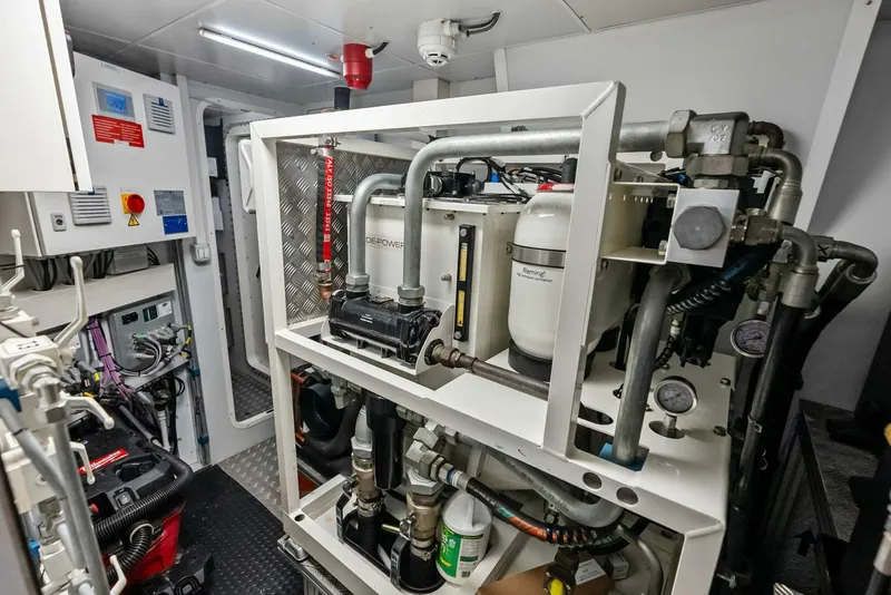 Slide: The Image of Custom 33 Navetta 2023 - 5984901