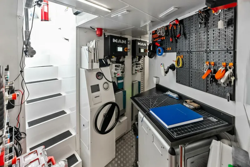 Slide: The Image of Custom 33 Navetta 2023 - 5984904