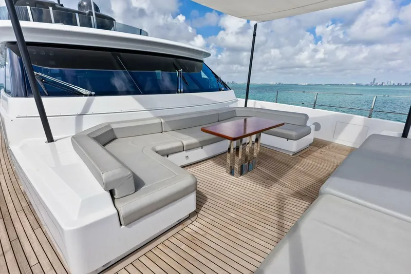 Slide: The Image of Custom 33 Navetta 2023 - 5984781
