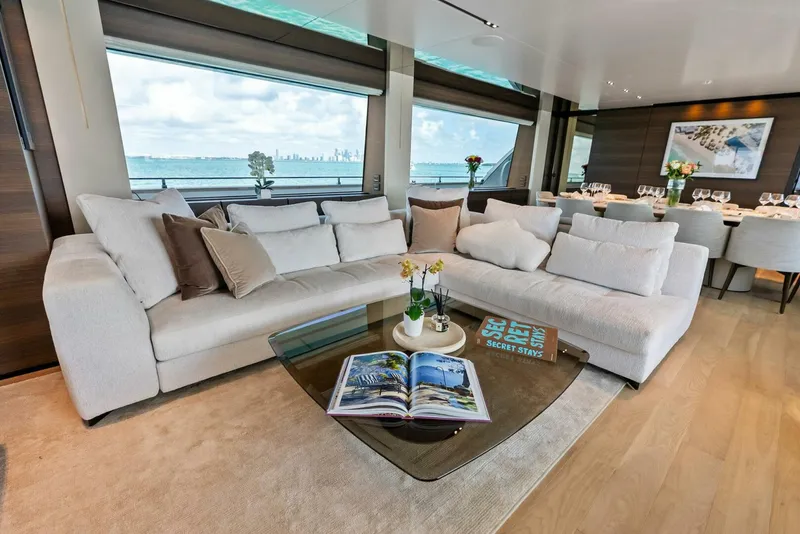 Slide: The Image of Custom 33 Navetta 2023 - 5984802