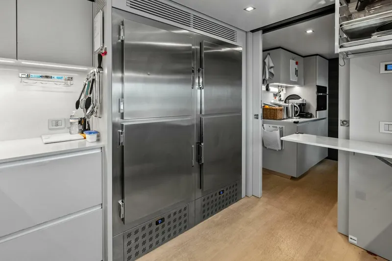 Slide: The Image of Custom 33 Navetta 2023 - 5984816