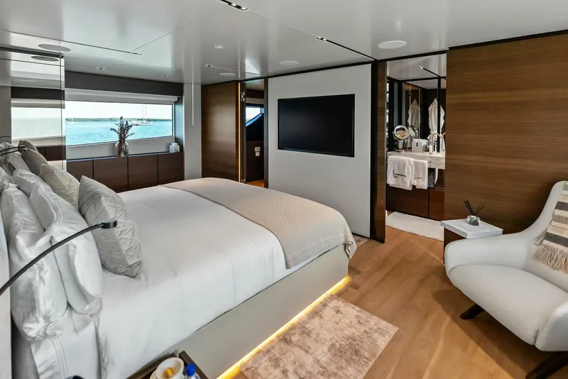 Slide: The Image of Custom 33 Navetta 2023 - 5984822