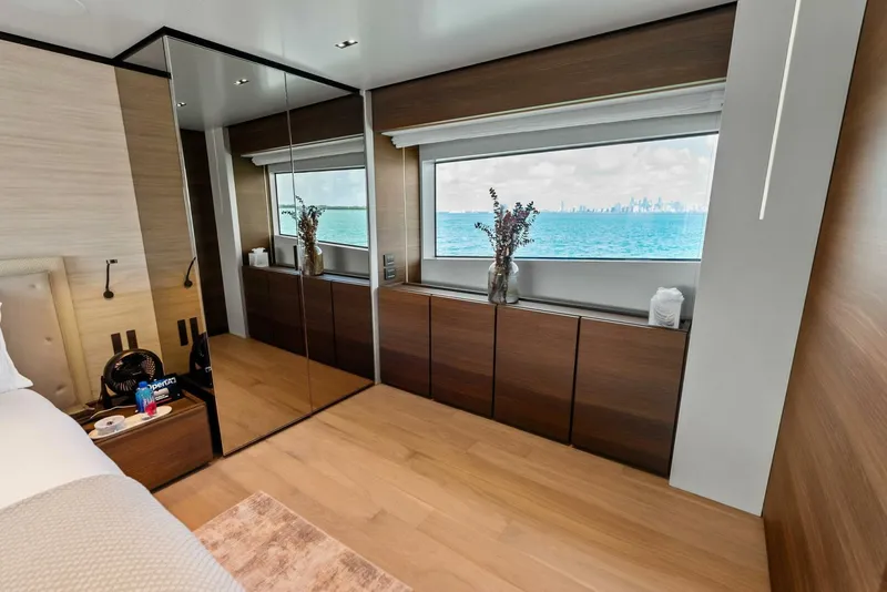 Slide: The Image of Custom 33 Navetta 2023 - 5984823