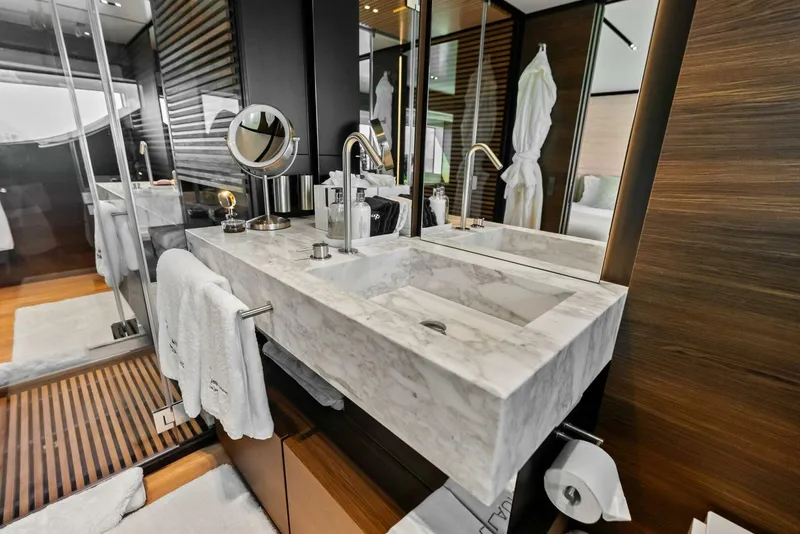 Slide: The Image of Custom 33 Navetta 2023 - 5984828