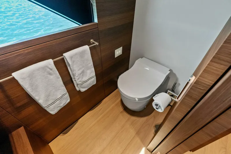 Slide: The Image of Custom 33 Navetta 2023 - 5984830