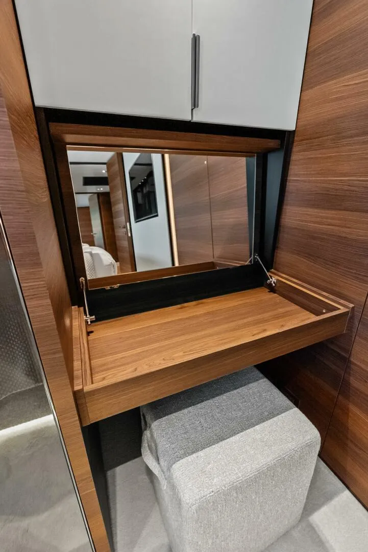 Slide: The Image of Custom 33 Navetta 2023 - 5984851