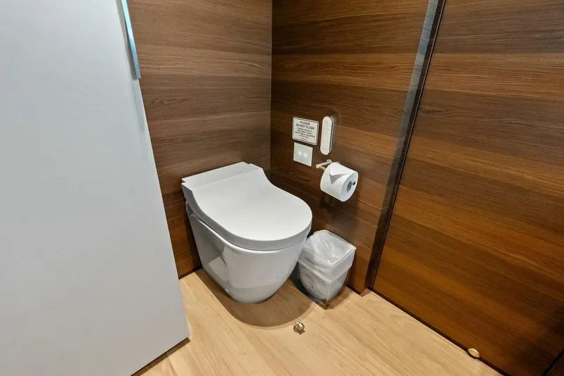 Slide: The Image of Custom 33 Navetta 2023 - 5984864