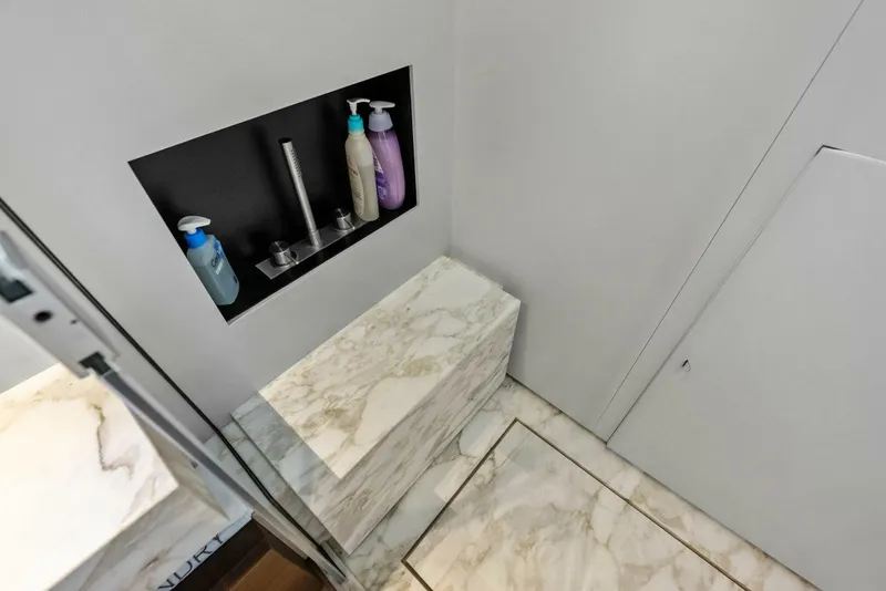 Slide: The Image of Custom 33 Navetta 2023 - 5984867