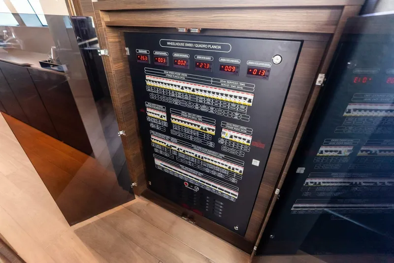 Slide: The Image of Custom 33 Navetta 2023 - 5984869