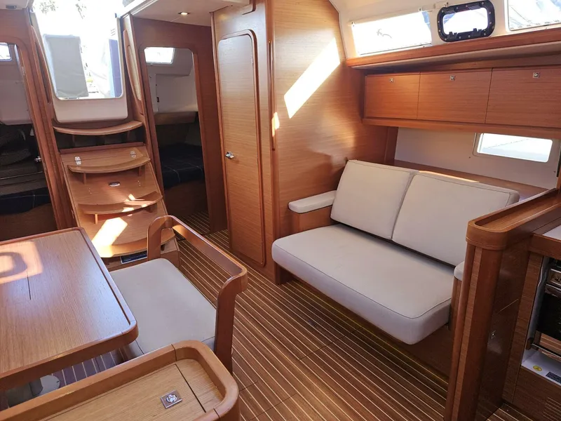 Slide: The Image of Dufour 45 2018 - 5977180