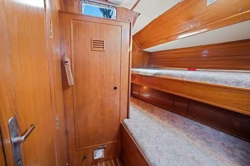 Slide: The Image of 2.0 Aft Cabin 2 - 5977228