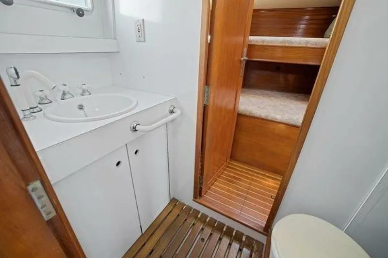 Slide: The Image of 2.0 Aft Head - 5977230