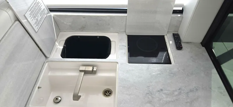 Slide: The Image of Regal 36 XO 2021 - 5978420