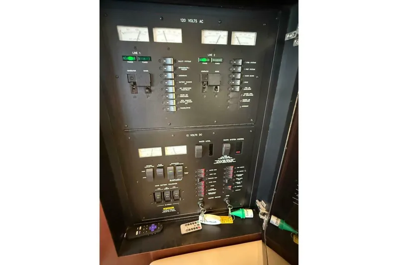 Slide: The Image of Sea Ray 44 Sedan Bridge 2006 - 5996743