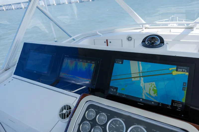 Slide: The Image of 2002 Hatteras 50 Convertible  - 5979041