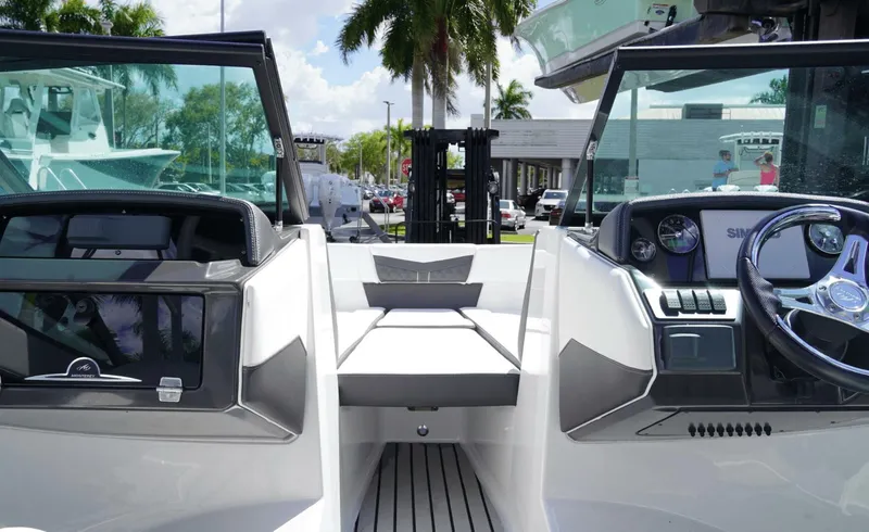 Slide: The Image of Monterey M225 2024 - 5979243