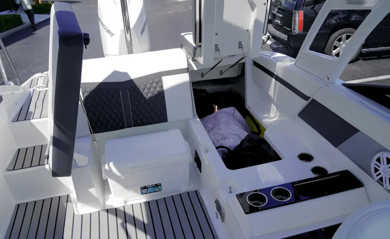 Slide: The Image of Monterey M225 2024 - 5979234