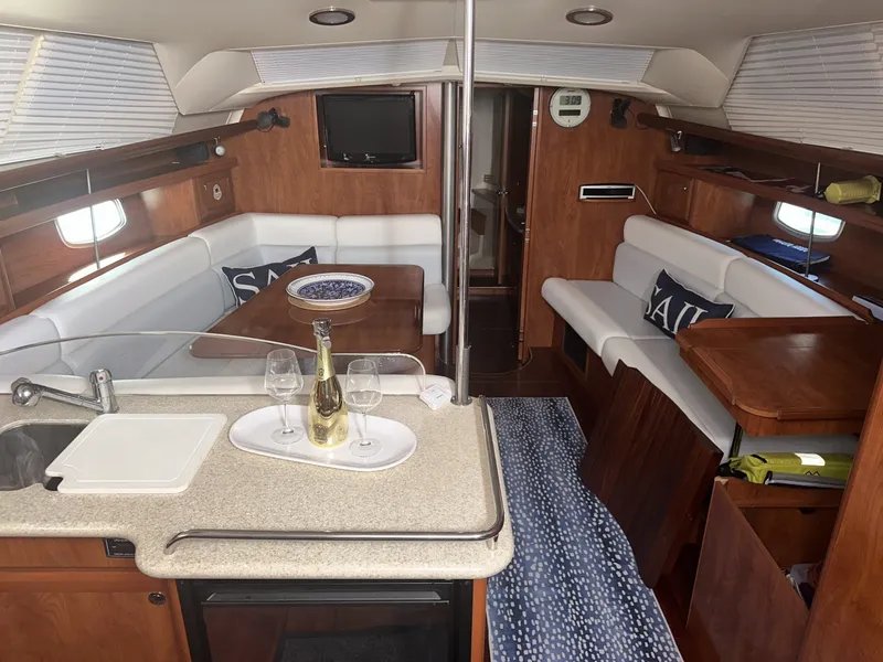 Slide: The Image of Hunter 45DS 2012 - 6007111