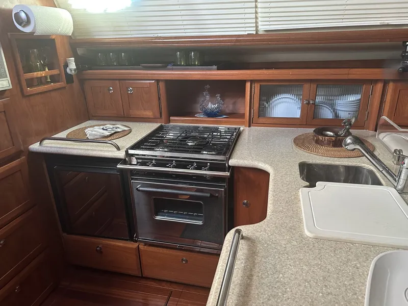 Slide: The Image of Hunter 45DS 2012 - 6007110