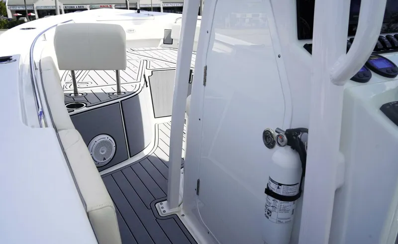 Slide: The Image of Sea Hunt Ultra 229 2024 - 5979392