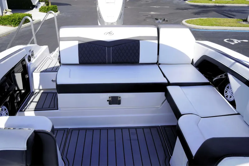 Slide: The Image of Monterey 275SS 2023 - 5979516