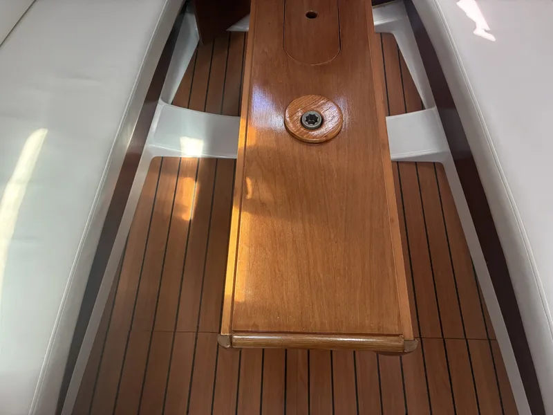 Slide: The Image of 2003 Beneteau Oceanis 311 - Dinette table Dinette table showing center board mechanism - 5999389