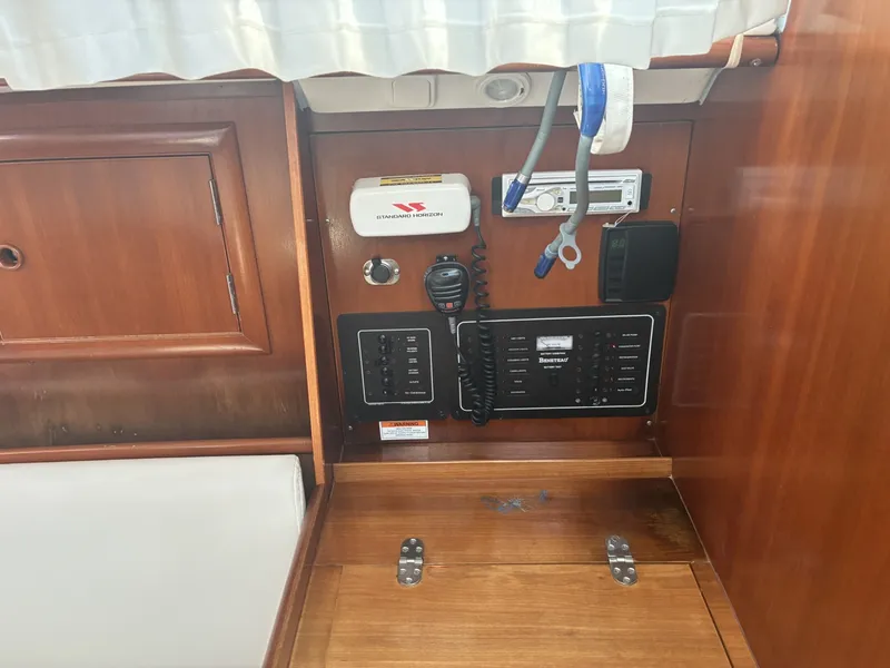 Slide: The Image of 2003 Beneteau Oceanis 311 - Electrical panel Electrical panel stereo and VHF - 5999396